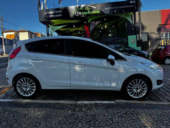 FORD FIESTA 1.6 TITANIUM HATCH 16V FLEX 4P MANUAL FORD FIESTA 1.6 TITANIUM HATCH 16V FLEX 4P MANUAL